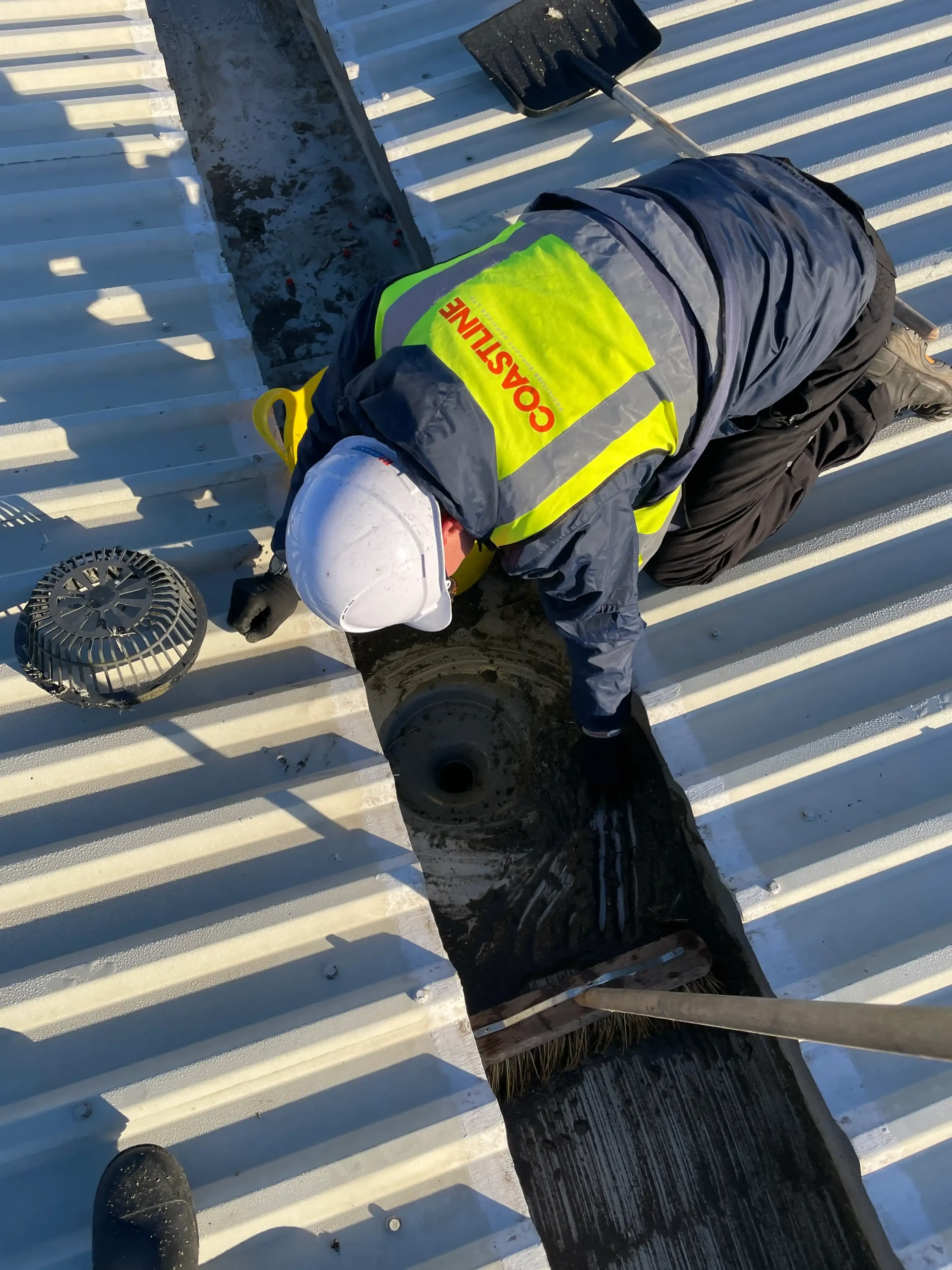 Gutter cleaning scaled